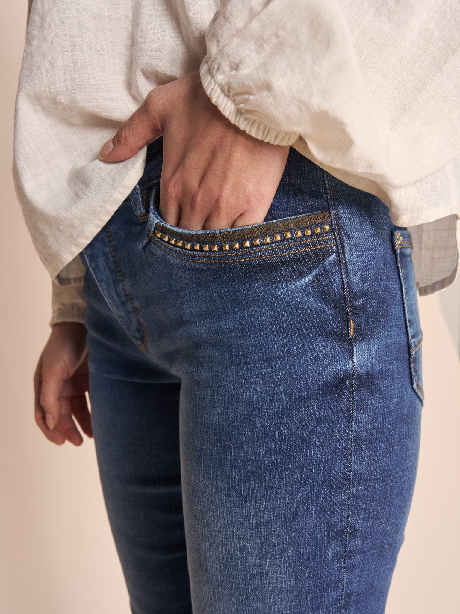 Modelshot / Blue / Detail